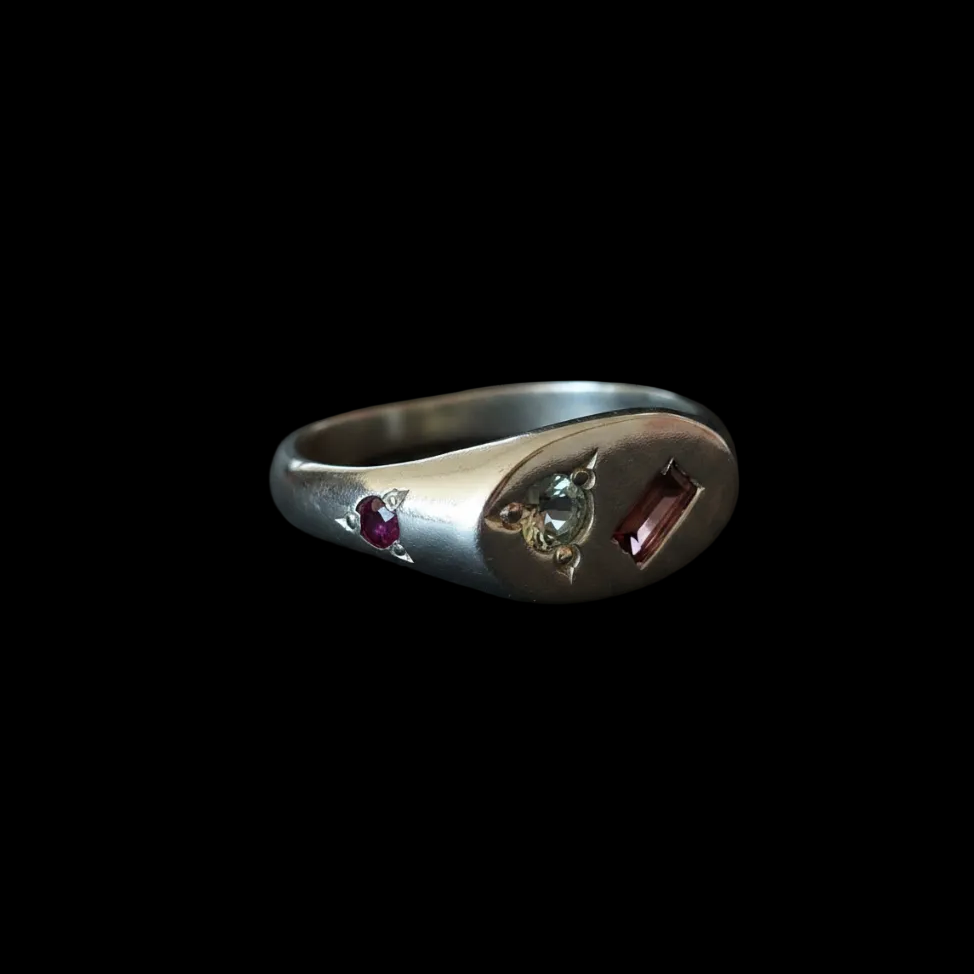 Pickle Mini Oval Silver Signet | Garnet, Ruby & White Sapphire 2065-8