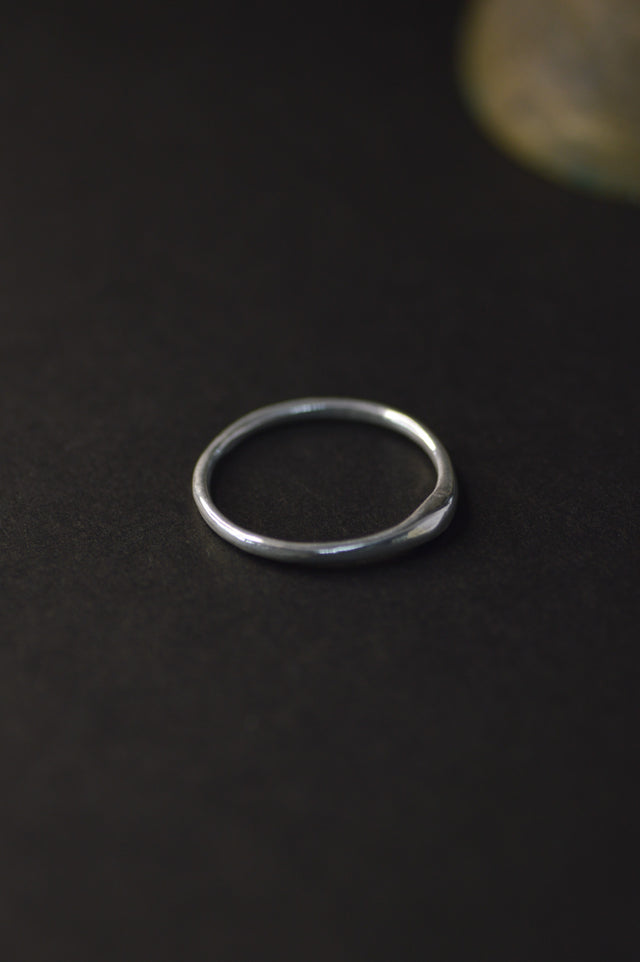 Droplet Silver Band Ring