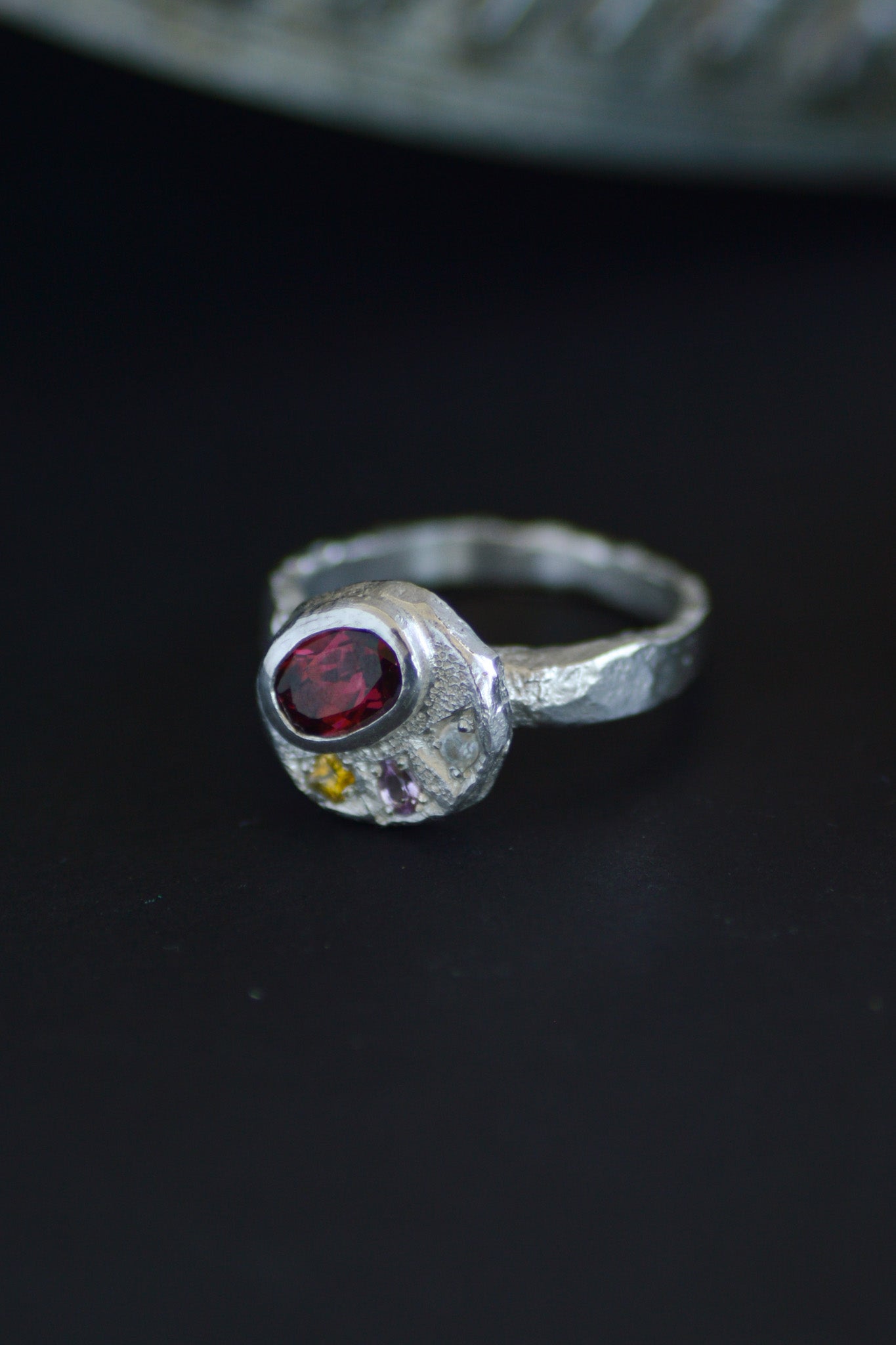 Sculpture Silver Ring - Garnet & Sapphire 1218-1