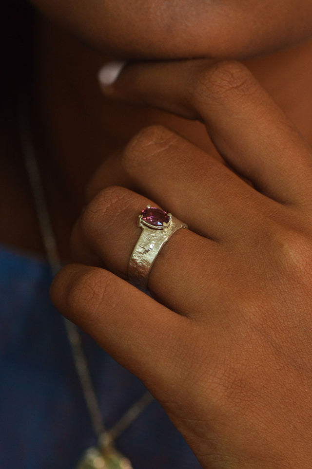 Solo Garnet Silver Ring 601-4